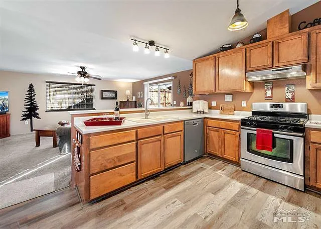 3 bed, 1760 sqft, $2,400 — Photo 4