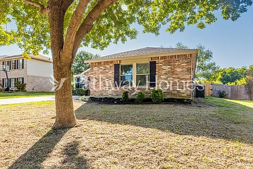1679 Chesterwood Dr Photo 1