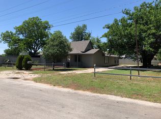 111 N Stratton St, Seymour, TX 76380