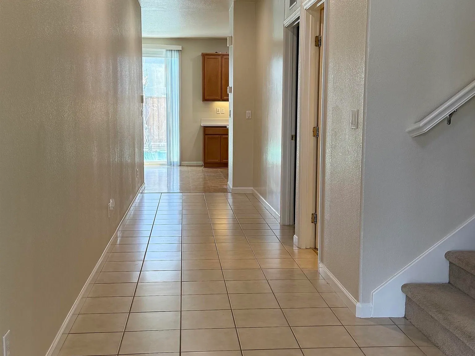 3 bed, 1932 sqft, $3,000 — Photo 3