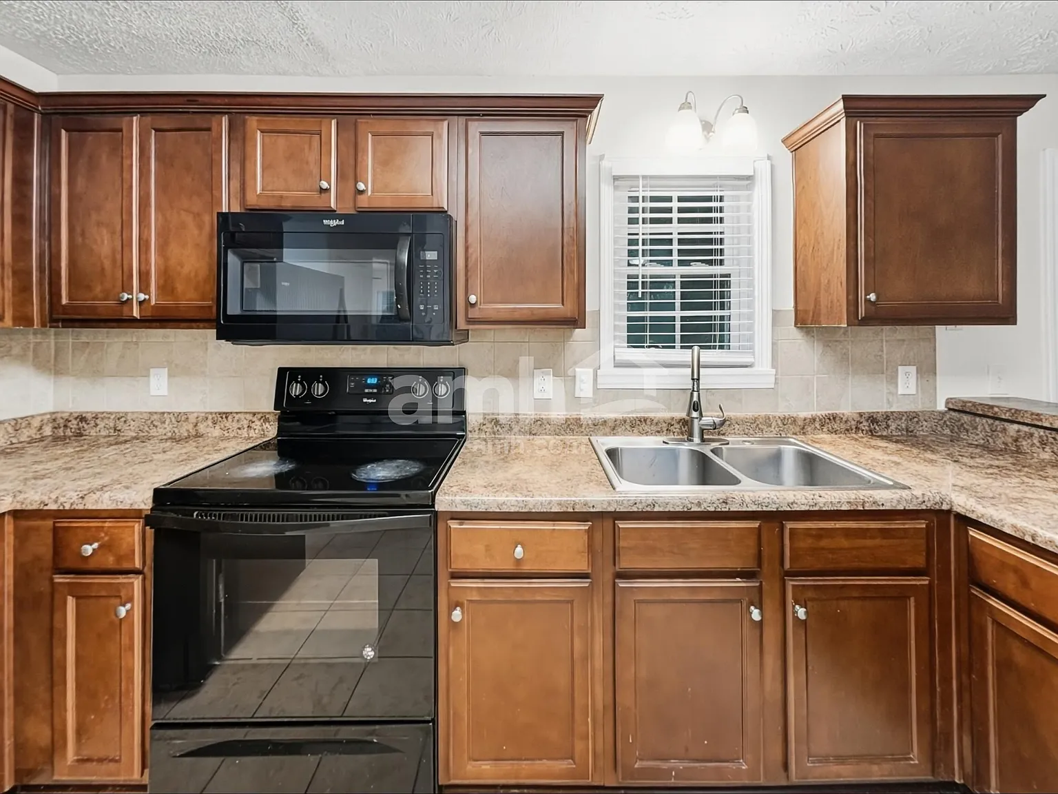 3 bed, 2.5 bath, 2008 sqft, $2,245 — Photo 3