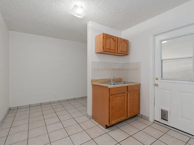 1905 Shady Ln — Photo 10