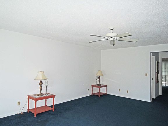 4th image of 414 Sandpiper Dr APT B