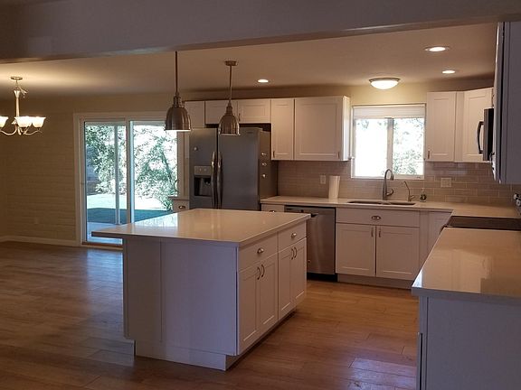 2nd image of 909 N Miller Dr