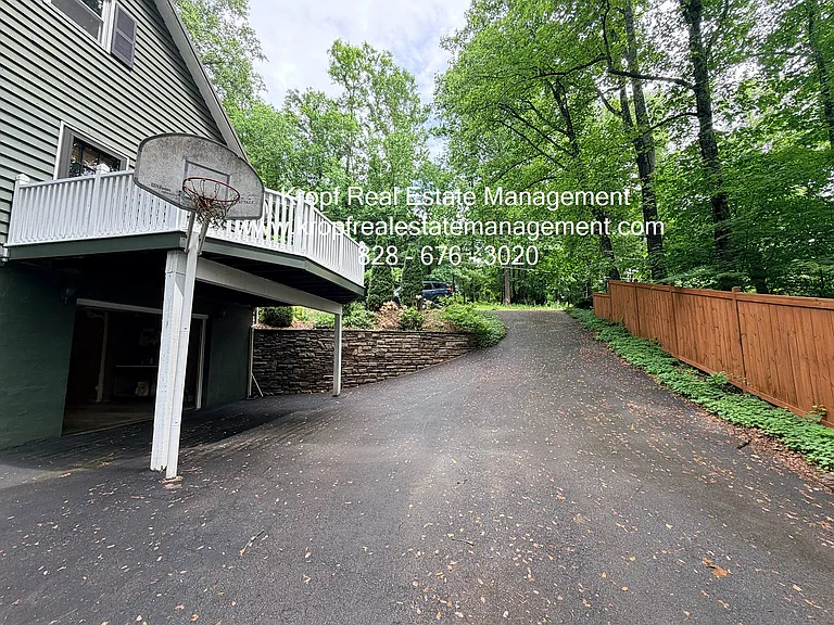 148 Sequoyah Hills Dr — Photo 26