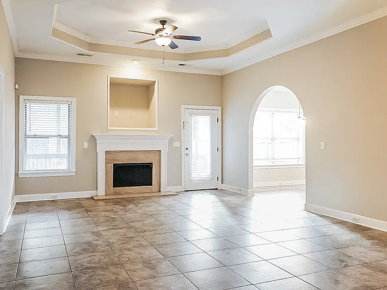 626 Waterford Ln — Photo 3