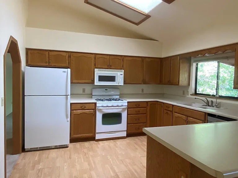 1635 Cedarwood Dr — Photo 4