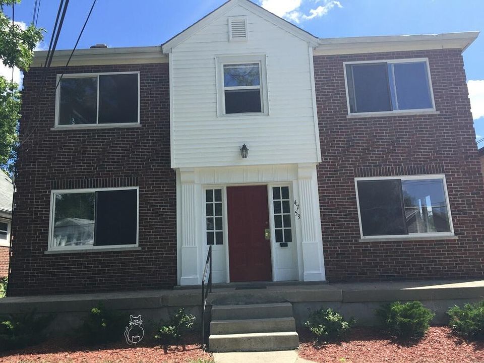 Front View of the Apartment Building. Apt #4 is the the one 