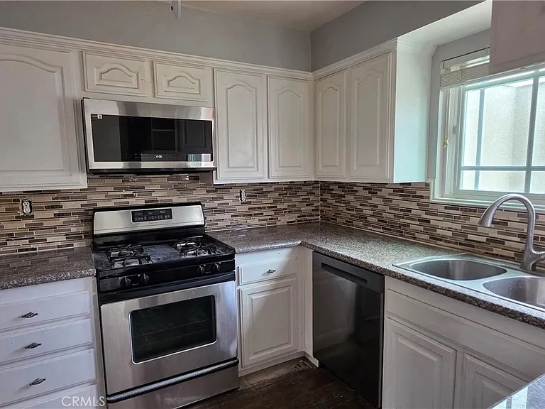 10236 Zelzah Ave #6 — Photo 2