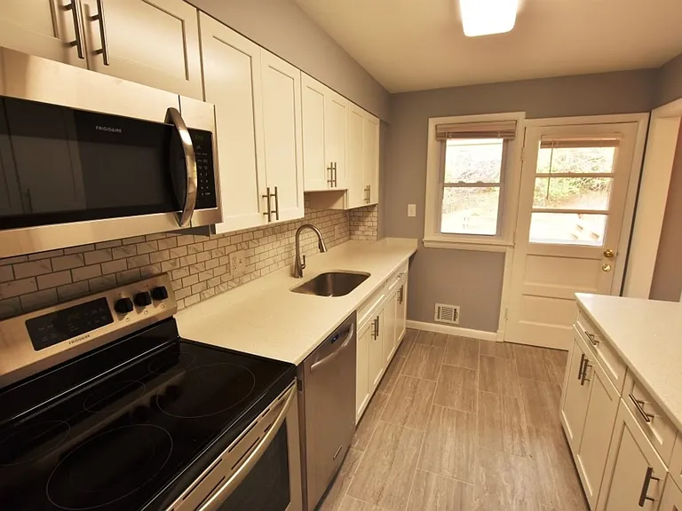 5611 Alta Vista Rd — Photo 5