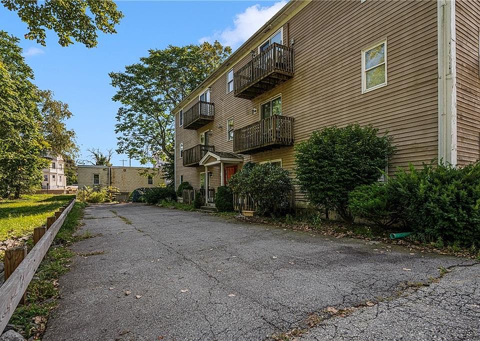 1st image of 1 Eric Pl APT 10