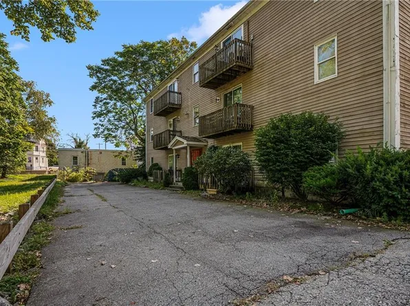 1 Eric Pl APT 10, North Providence, RI 02911
