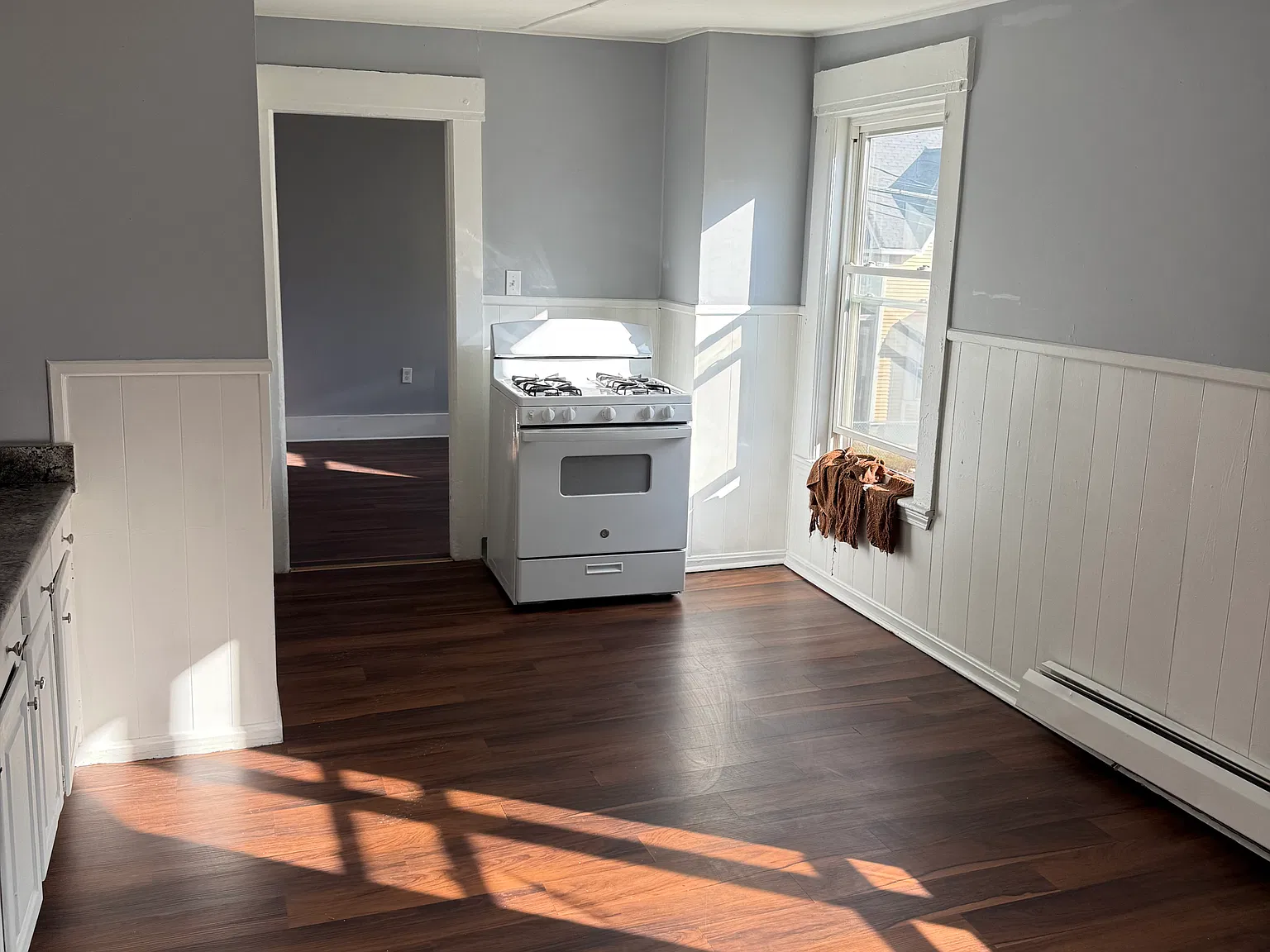 3 bed, 1300 sqft, $2,200 — Photo 3