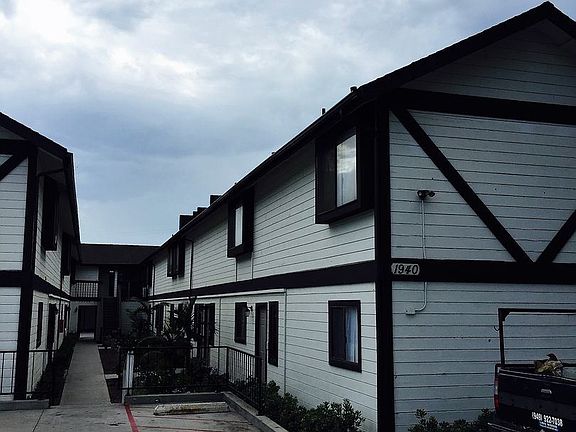 5th image of 1940 Wallace Ave APT 4
