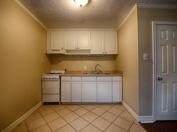 4th image of 2714 Morenci St Unit 1