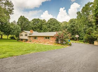147 Twin Cedars Dr, Mocksville, NC 27028