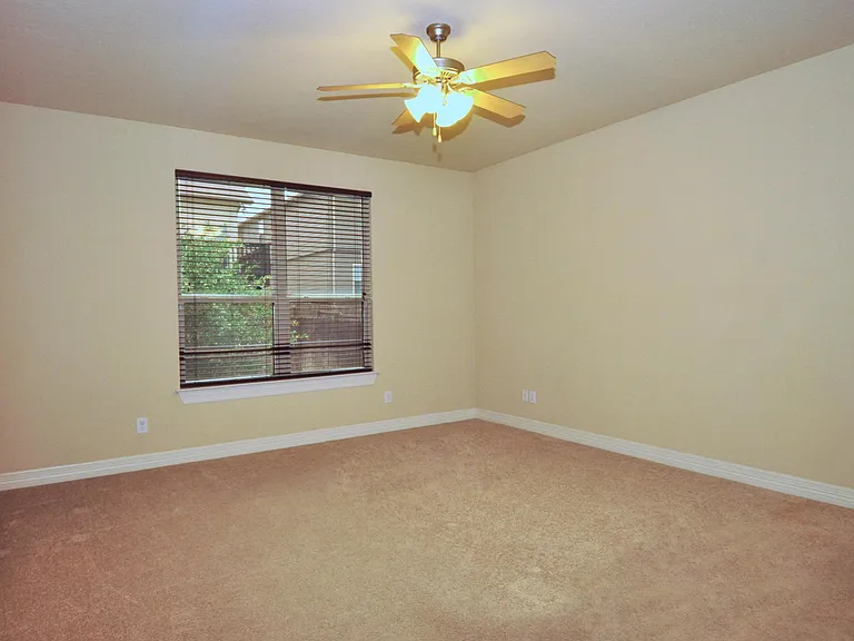 5496 Devonwood St — Photo 6
