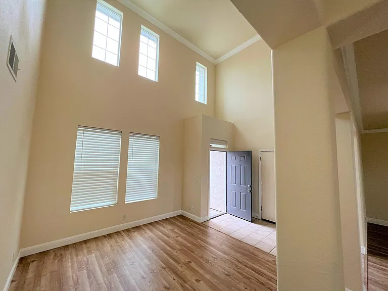 10413 Bunker Ln — Photo 5