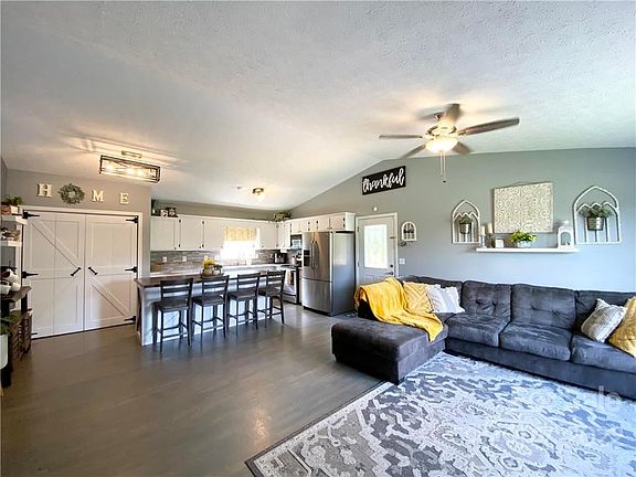 5th image of 2969 Pibbs Ln