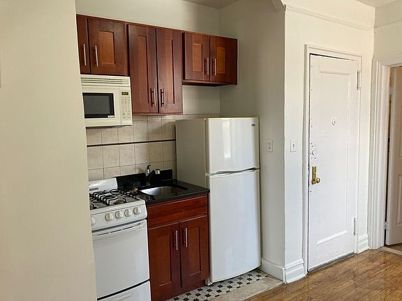 5th image of 2194 3rd Ave APT 3A