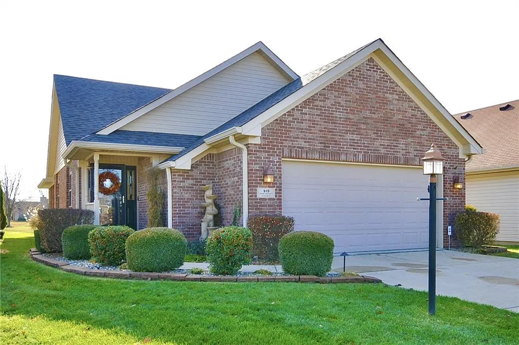 919 Amesbury Ct photo 1
