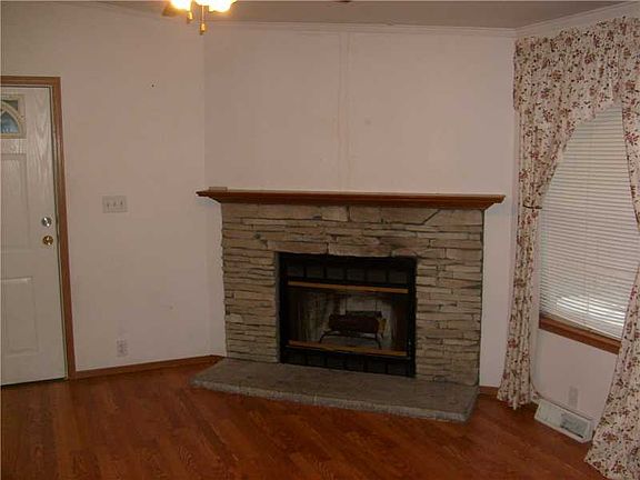 3rd image of 411 Kelso Dr