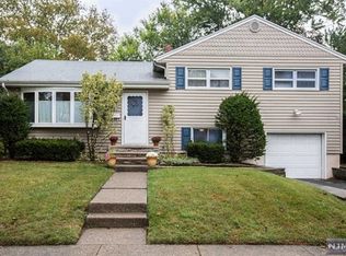 21 Garfield St, Dumont, NJ 07628