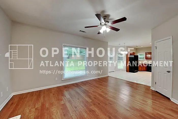 1240 Cedar Brook Dr NE — Photo 3