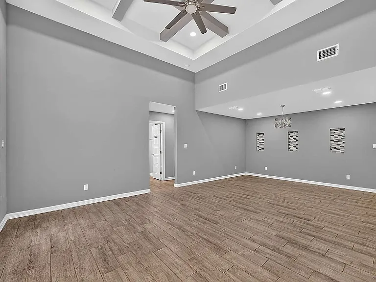 1315 Middle St — Photo 7