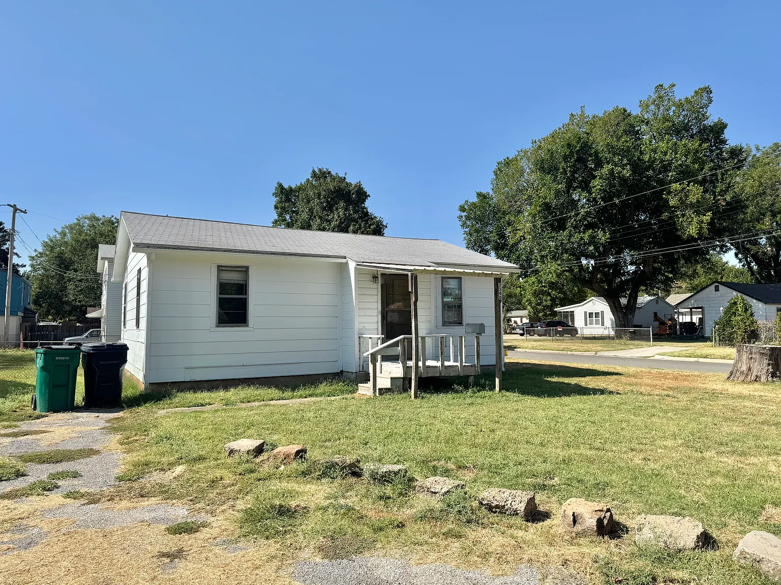 3 bed, $1,145 — Photo 2