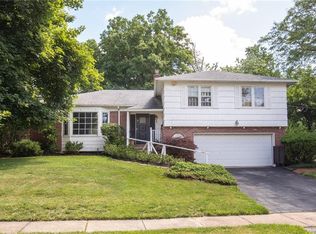 1 Manor Ct, Edison, NJ 08817