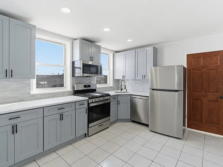280 Wilson Ave #2L — Photo 2