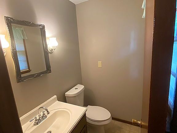 Master Bedroom 1/2 Bath