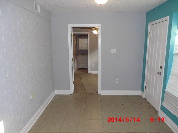 4th image of 11110 Parkwood Ct N