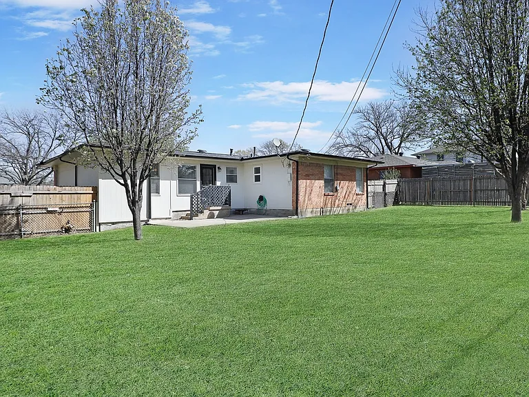 2604 Danny Ln — Photo 22