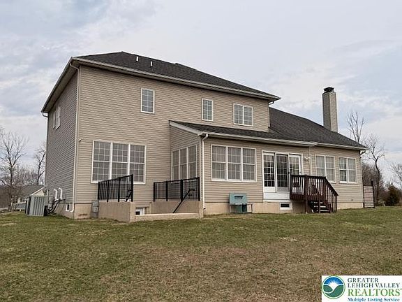 4th image of 671 Stratton Dr