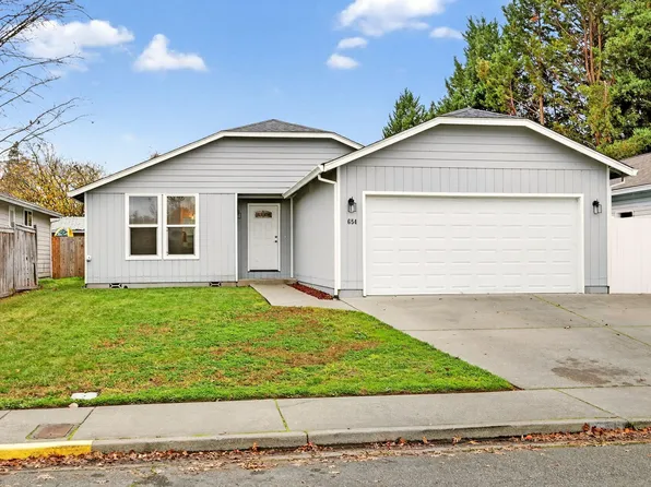 654 SW Larch Rd, Grants Pass, OR 97526