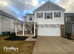 9325 Sloan Forest Dr, Charlotte, NC 28215