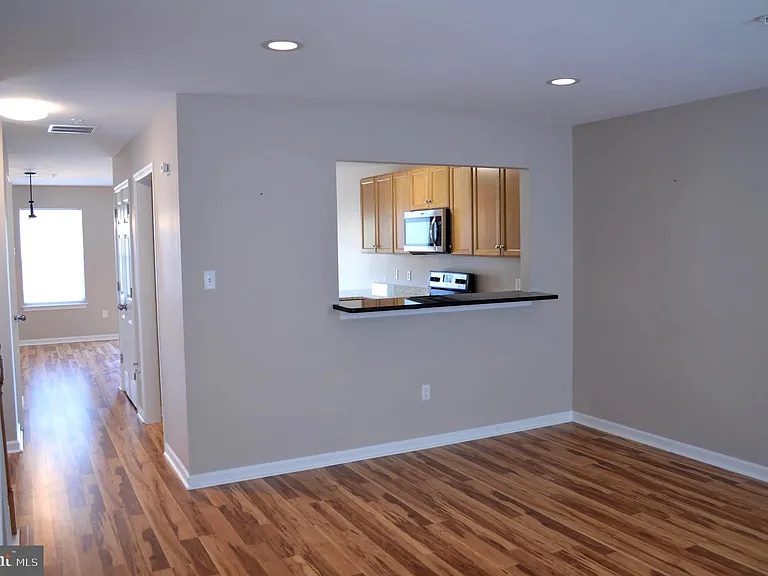 327 S Adams St — Photo 12