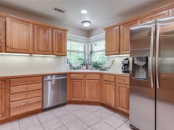 3rd image of 12 Montgomery Ln