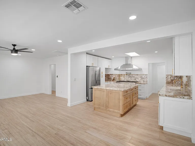 4028 E Edgemont Ave — Photo 17