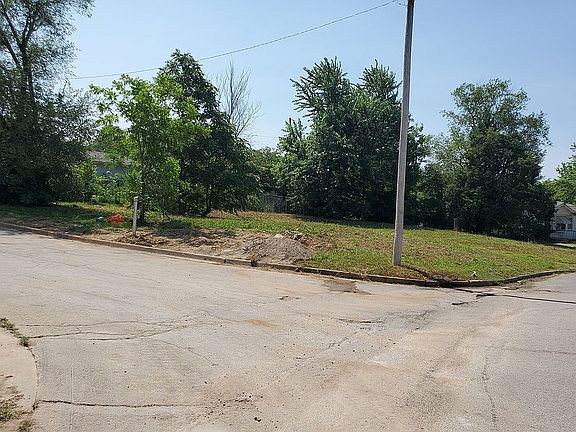 4th image of 5631 N Frankfort Ave