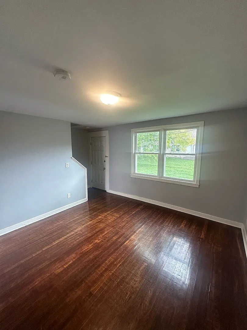 Lovely 2 Bedroom Townhome For Rent In Tonawanda $1350 — Photo 2