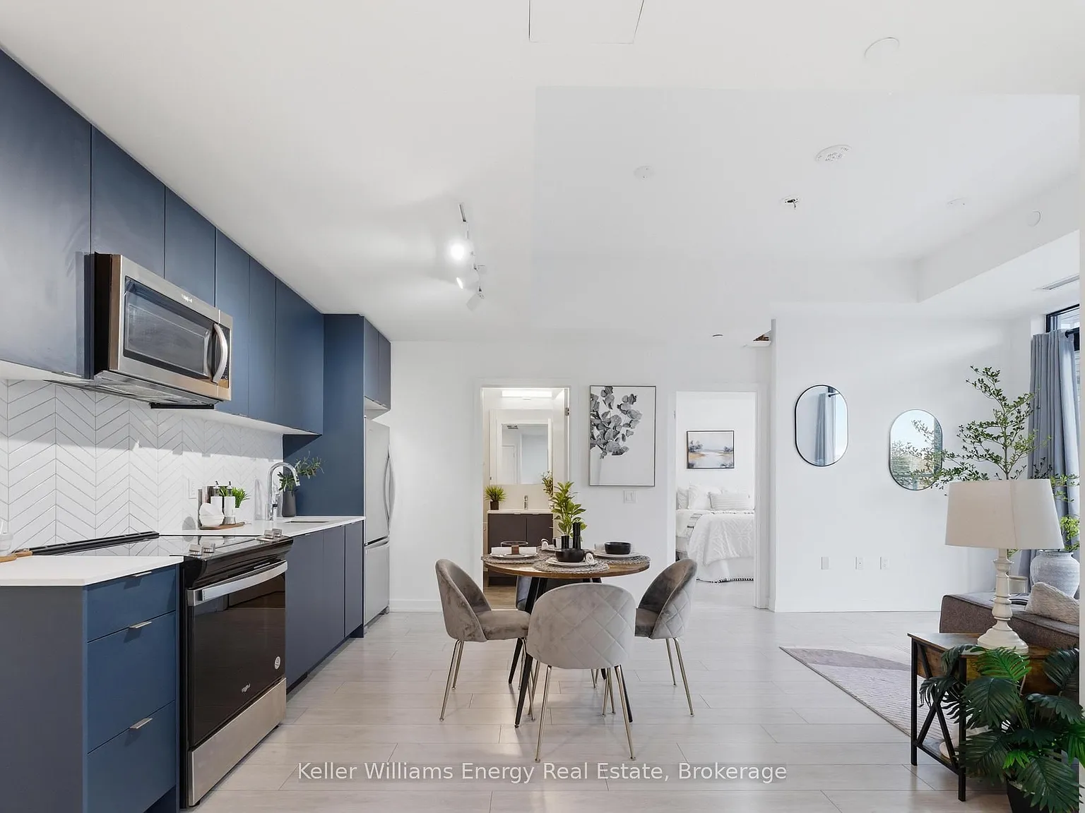 2 bed, $3,200 — Photo 3