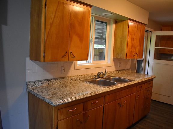 3rd image of 630 & 640 W Grant St #B9a3124da