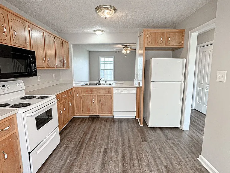 205 Tree Line Dr — Photo 7