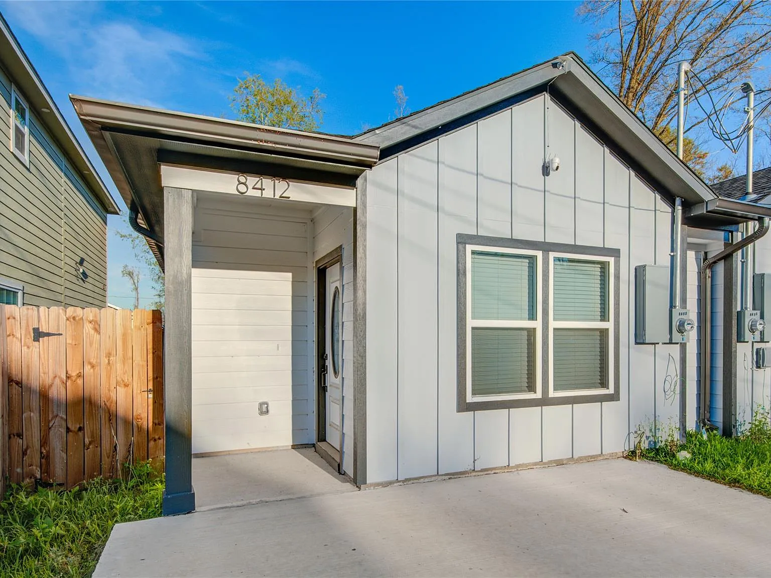 3 bed, 2.0 bath, 2520 sqft, $1,500 — Photo 2