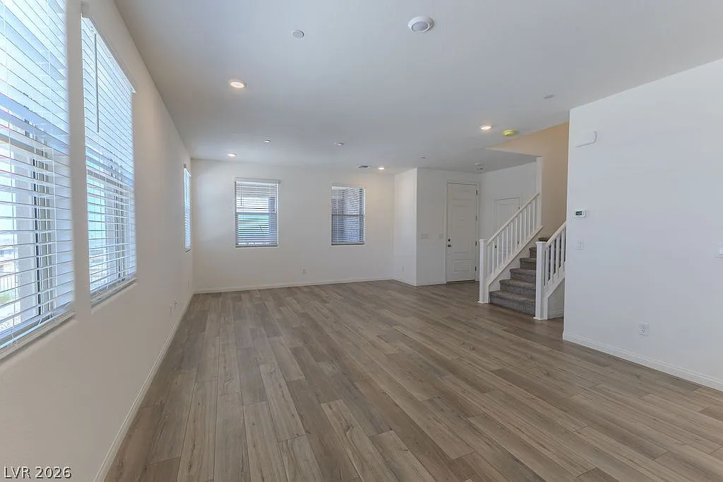 4 bed, 2.5 bath, 1947 sqft, $2,900 — Photo 3