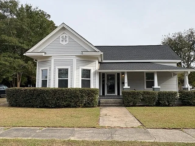 3 bed, 2.0 bath, 1456 sqft, $1,350 — Photo 1
