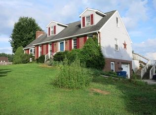 5736 Senft Rd, Spring Grove, PA 17362